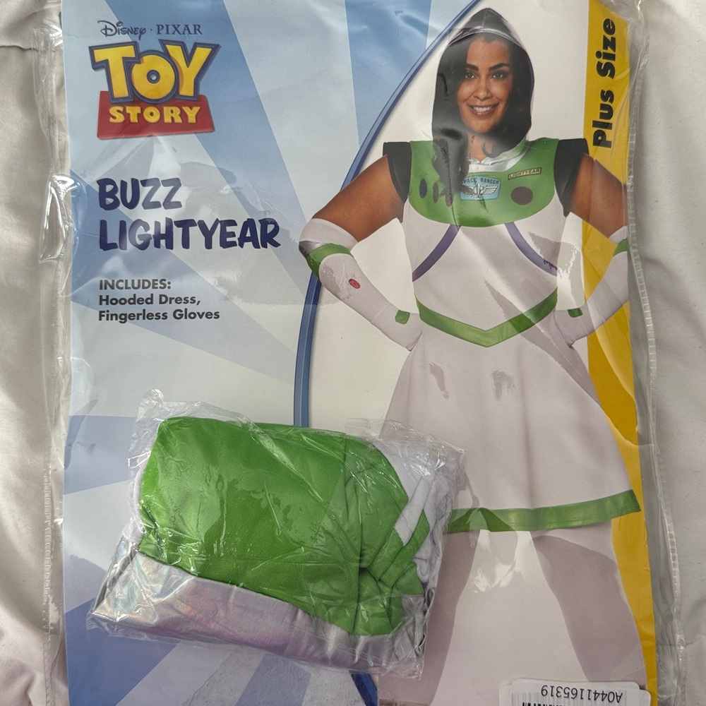 Spirit Halloween Toy Story Adult Buzz Lightyear costume - Picture 7 of 10